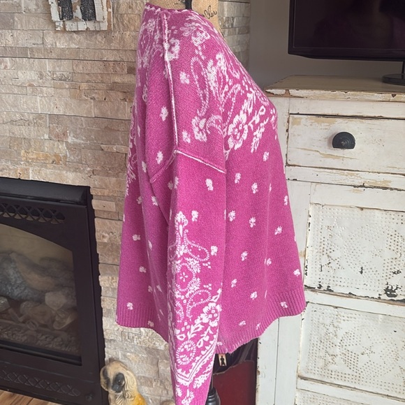 Sundance magenta purple V-neck long sleeve sweater w cream floral paisley detail - Picture 8 of 16